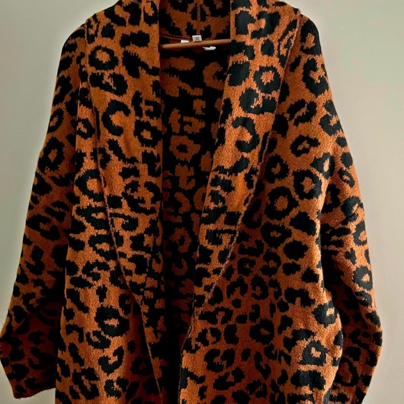 Time and Tru Sweaters - Gorgeous Cheetah Pattern Cardigan Style Sweater